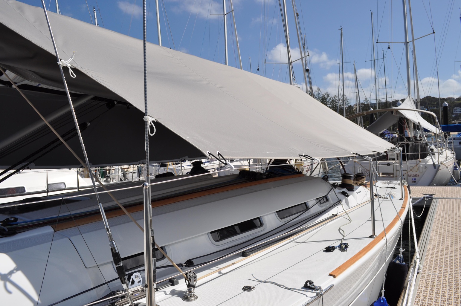 Teknelerde Tente ve Çadır: Konfor ve Korumanın Yolu